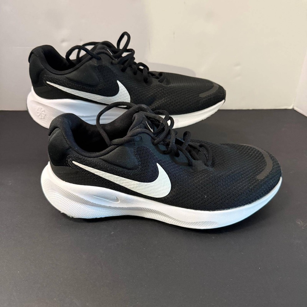 Nike Black and White Women's Athletic Running Shoes